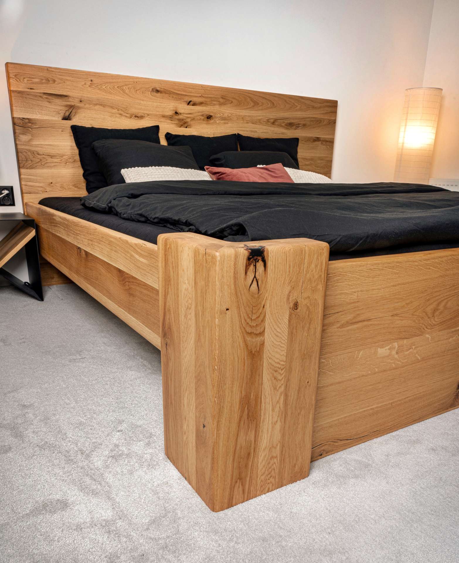dubová masivní postel manželská dompos dub