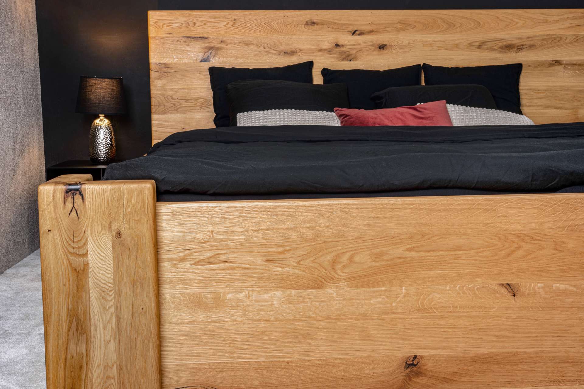 Kvalitní dubová postel z dubového masivu. Design, bytelnost. Výrobce dompos